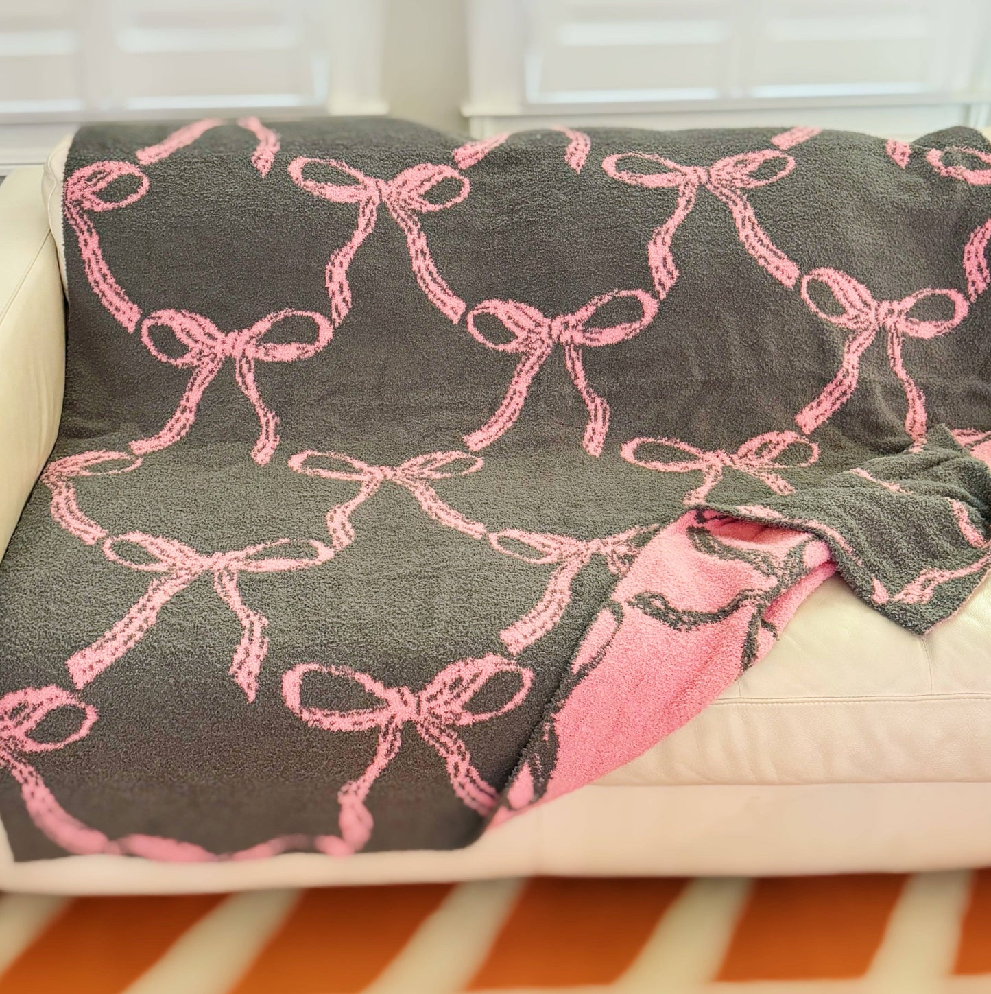 COZY BOW BLANKET